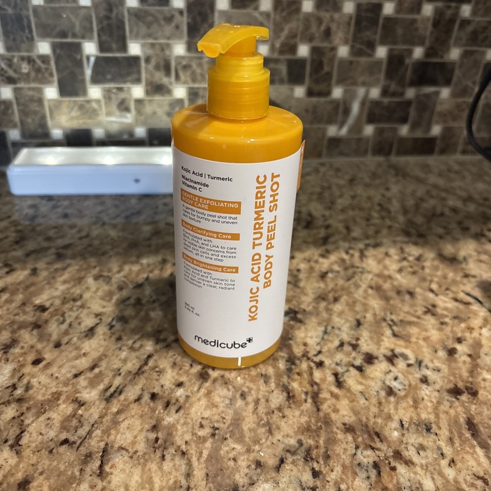 medicube ~ Kojic Acid Turmeric‎ Body Peel Shot Gentle Exfoliating Serum (BN)